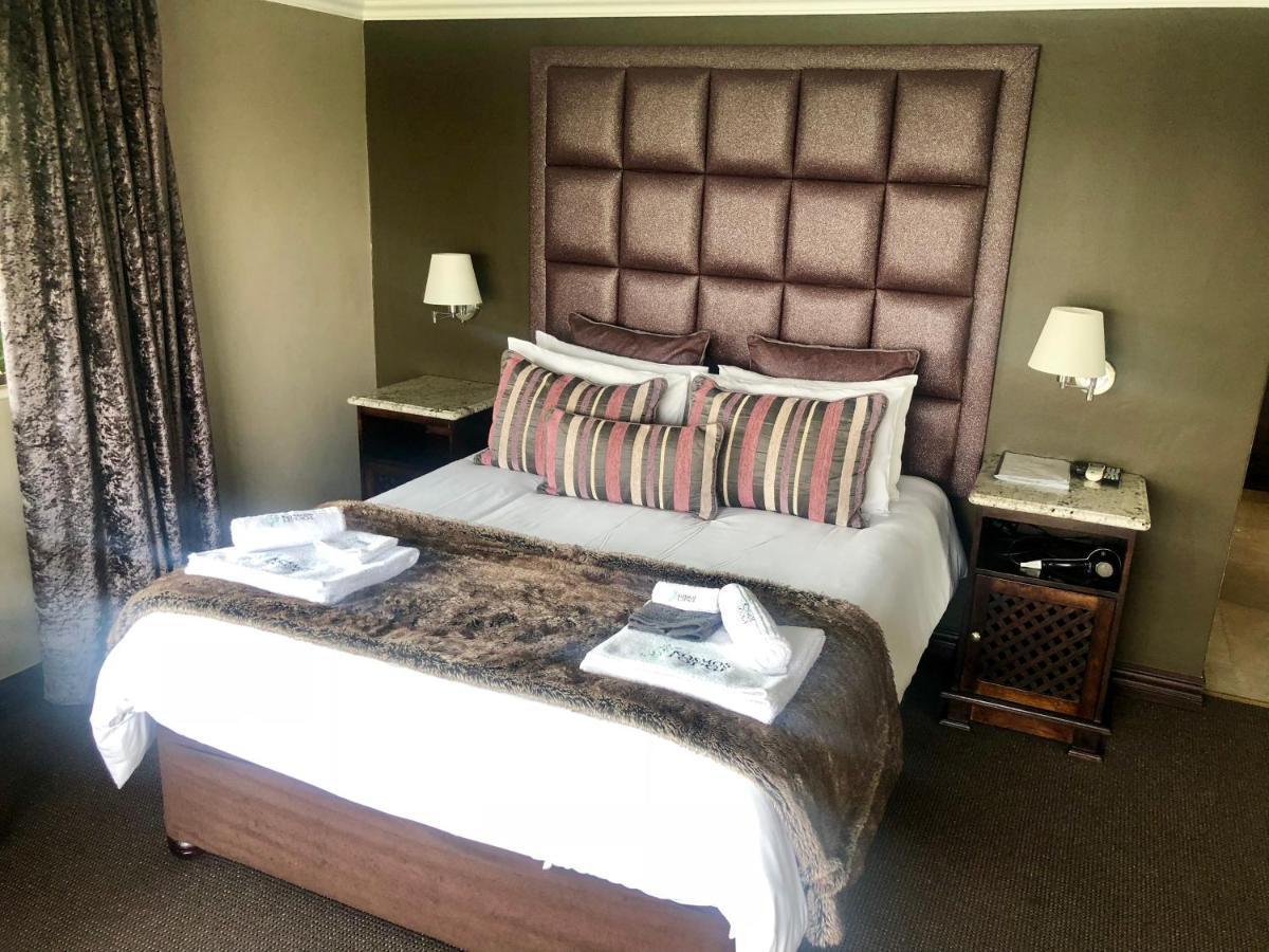 Kosmos Guest house 3*